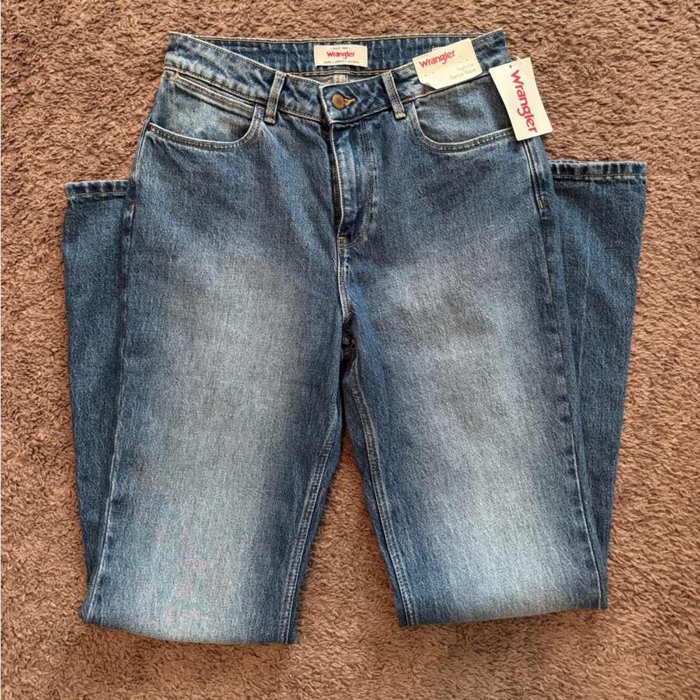 NWT Wrangler Fit and Flare Women’s Jeans